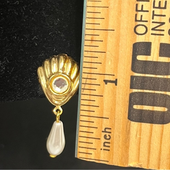 vintage gold tone clam shell faux pearl nautical mermaid 1.25 inch - Picture 3 of 5